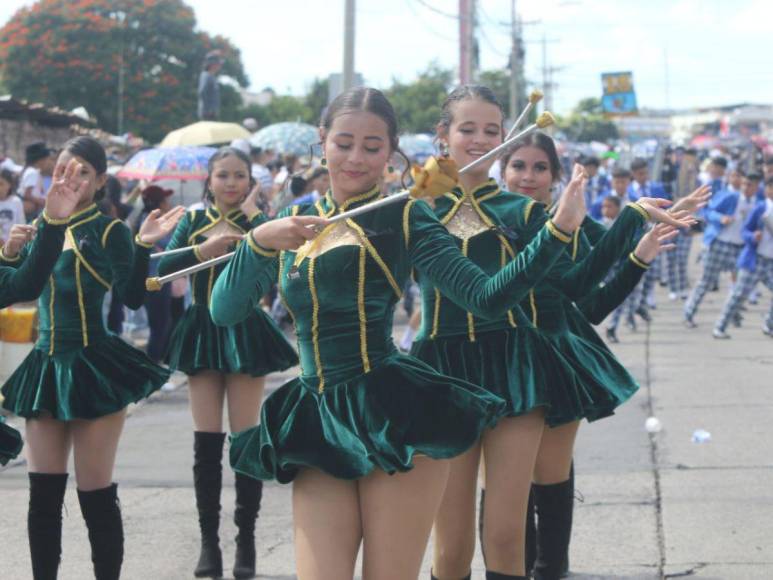 Alessa Villatoro, la hermosa palillona del Liceo Heiner Reyes que engalana los desfiles en Tegucigalpa