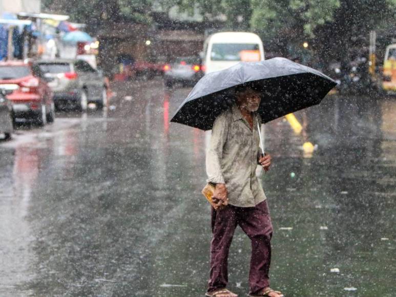 Fuertes lluvias oscurecen Tegucigalpa en pleno mediodía este martes