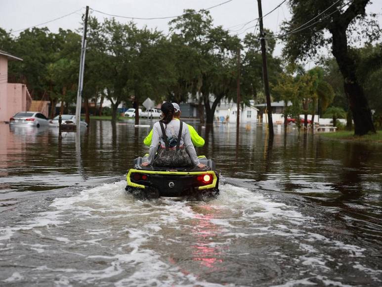 Idalia llega a Florida con tormentas catastróficas y vientos dañinos