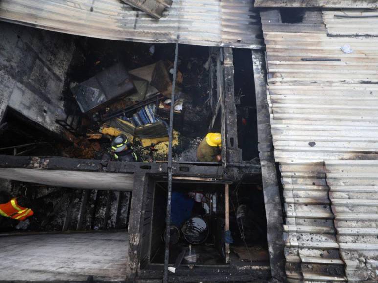 Imágenes tras el incendio que dejó cinco miembros de una familia muertos en Ciudad Lempira