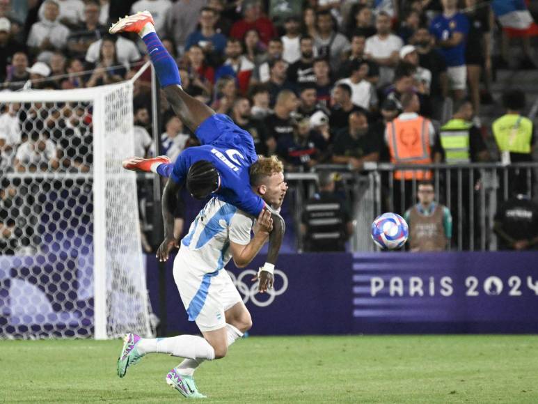 Así fue el zafarrancho entre Francia y Argentina tras el final del partido