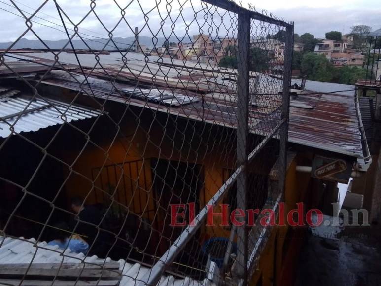 Las imágenes que dejó el siniestro donde murió una anciana en colonia Suazo Córdova de la capital