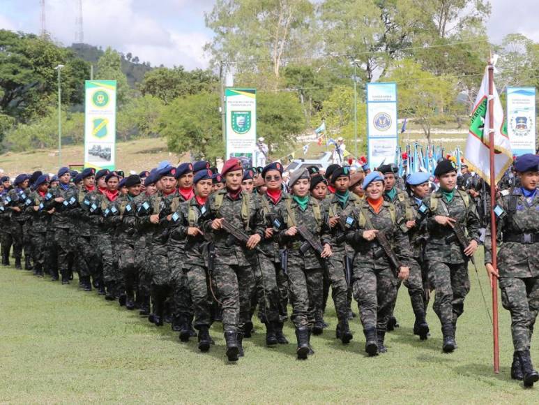 Conmemoran natalicio de Francisco Morazán con repaso a tropas en Día del Soldado hondureño