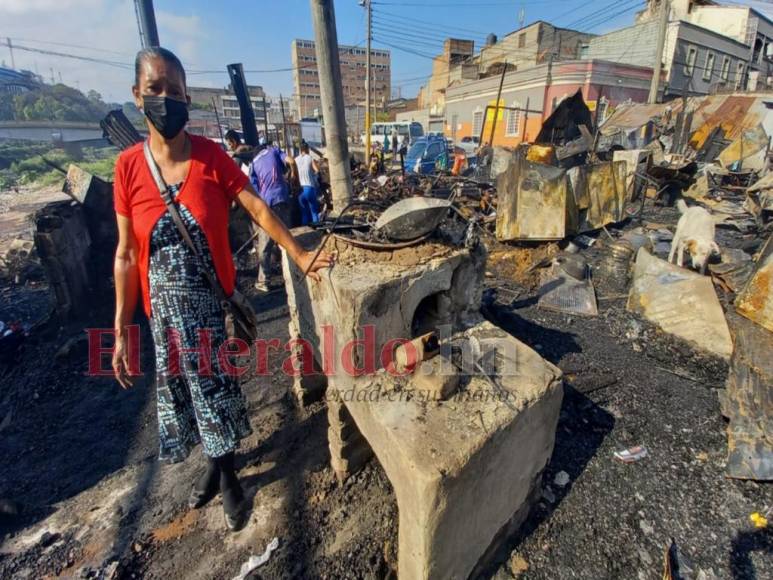 Mercado de la primera avenida quedó hecho cenizas tras incendio (Fotos)