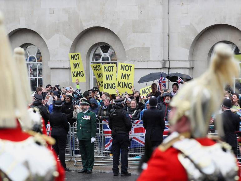 “No es mi rey”: coronación de Carlos III marcada por las protestas