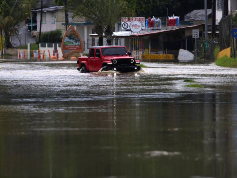 Huracán Ernesto azota Puerto Rico: Crisis eléctrica y refugios llenos