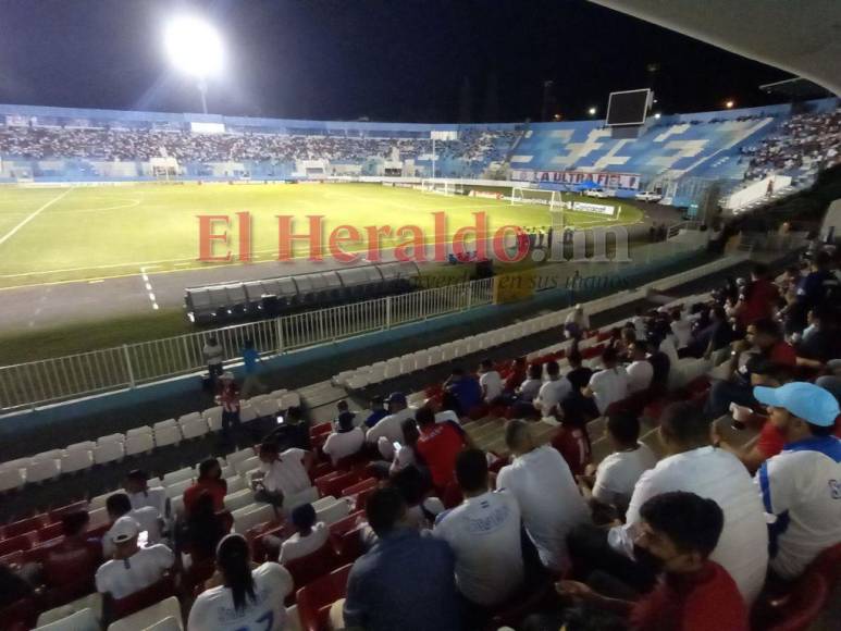 ¡Infierno blanco! Así se vive la previa del Olimpia-Municipal en el Chelato Uclés