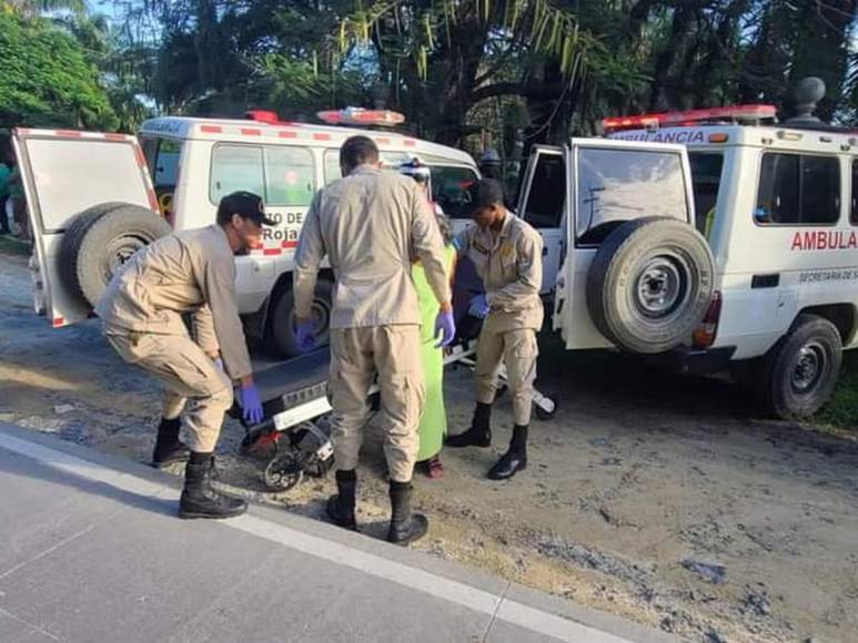 Labores de rescate y atención a heridos tras naufragio cerca de Roatán