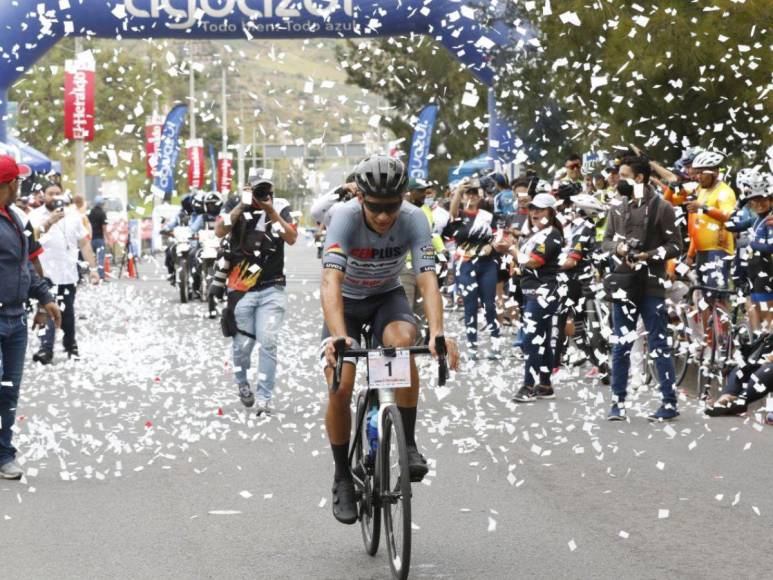 Las 30 mejores imágenes que dejó la undécima Vuelta Ciclística de EL HERALDO 2022