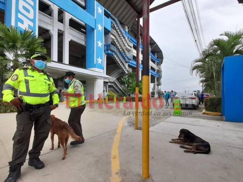 Caninos, Olímpico vacío y futbolistas listos: imágenes de la previa Honduras vs. México