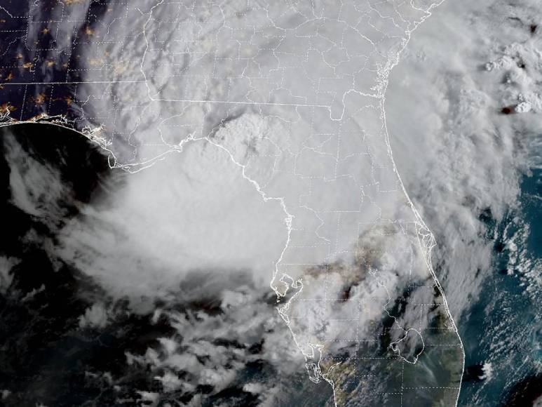 Idalia llega a Florida con tormentas catastróficas y vientos dañinos