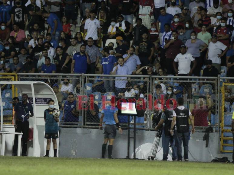 Incesante lluvia, fango y goleada: Así se vivió el triunfo de Honduras ante Jamaica