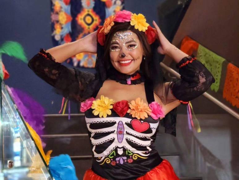 Milagro Flores se vuelve “Catrina” y deslumbra con su transformación