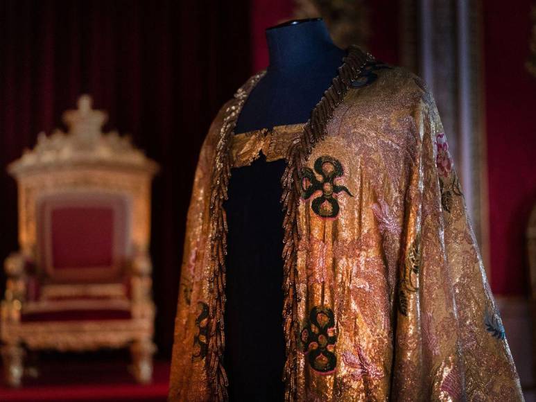 Oro y bordados, las lujosas prendas ceremoniales que se usarán en la coronación de Carlos III