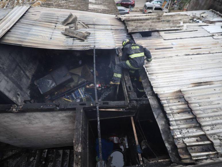 Imágenes tras el incendio que dejó cinco miembros de una familia muertos en Ciudad Lempira