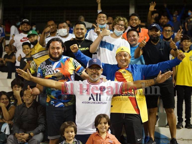 ¡Llenazo y apoyo total! El ambiente en el Morazán para el Honduras vs Panamá