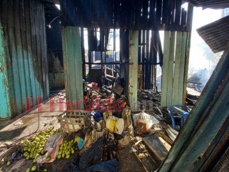 Mercado de la primera avenida quedó hecho cenizas tras incendio (Fotos)