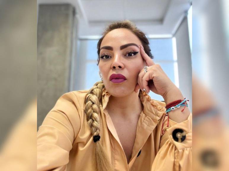 “A Belinda su belleza es la que la tiene sentada”: polémicas declaraciones de madrina de Nodal