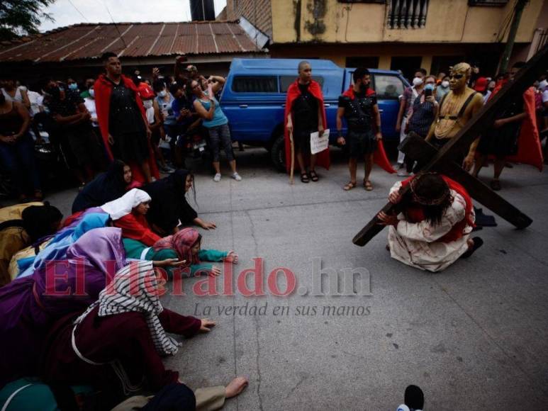 Las impresionantes imágenes del Vía Crucis de la iglesia El Calvario de Comayagüela