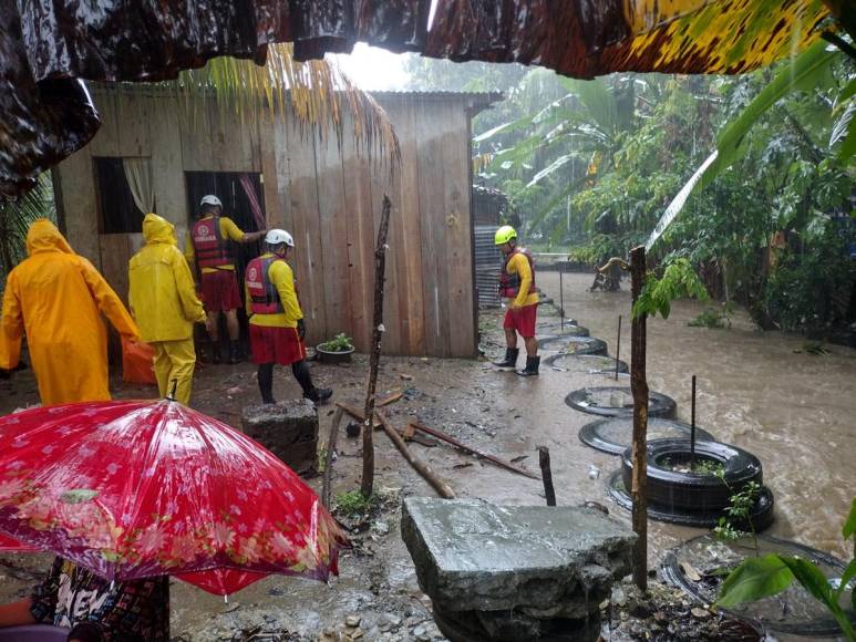 Inundados y sin paso en varios sectores de la zona norte por lluvias