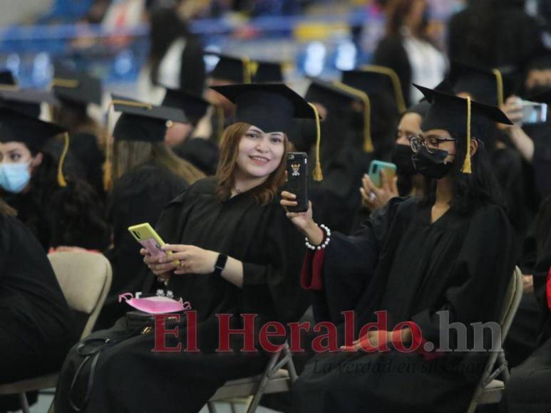 Con orgullo y emoción arrancó la segunda jornada de graduaciones de la UNAH