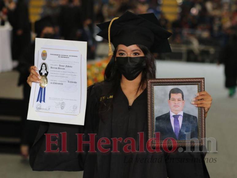 Más de 2,000 nuevos profesionales se gradúan de la UNAH