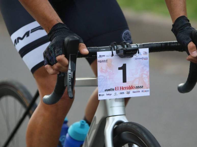 Así fue la llegada de Luis López a la meta tras recorrer 132 kilómetros en la Vuelta Ciclística 2022