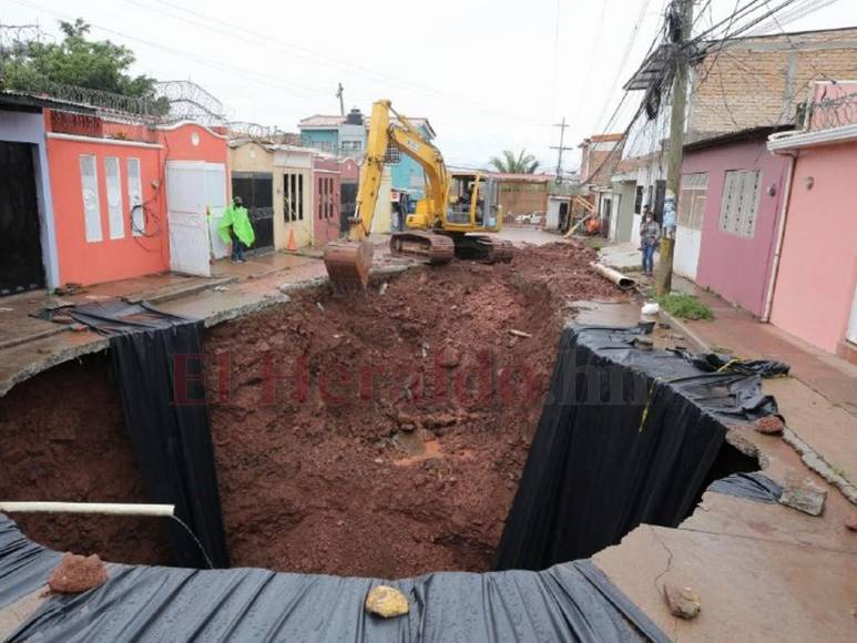 Cráteres, lodo y zonas a punto de quedar incomunicadas: así luce la capital tras las lluvias