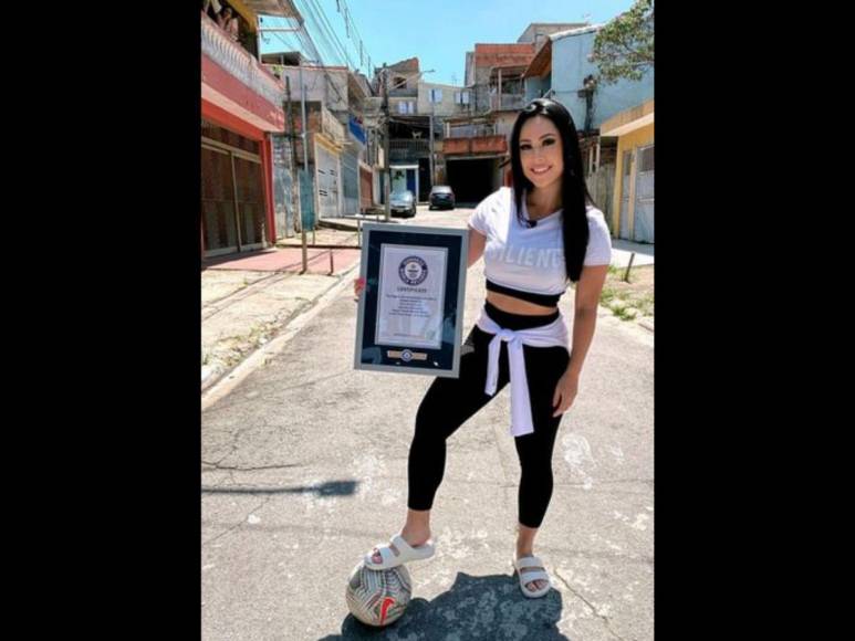 Raquel Freestyle, la brasileña que rompió el récord mundial de dominadas