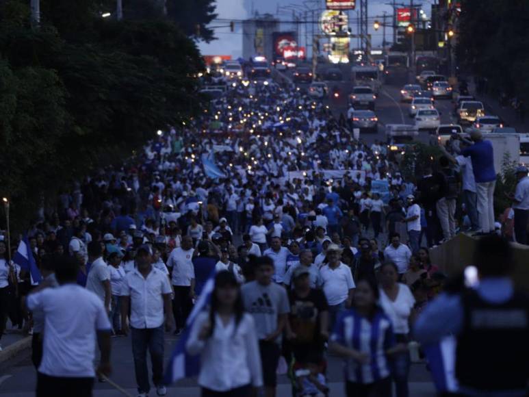 Así avanza marcha de las antorchas que exige renuncia de Xiomara Castro