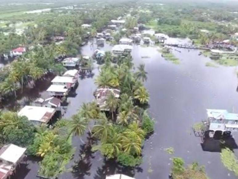 Comunidades incomunicadas, evacuaciones e intensas lluvias: Las imágenes de las inundaciones en La Mosquitia