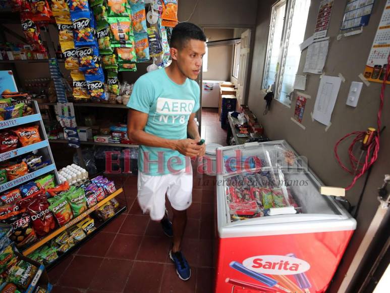 Así como cuida del medio campo de Motagua también administra su pulpería: La otra faceta de Jessé Moncada