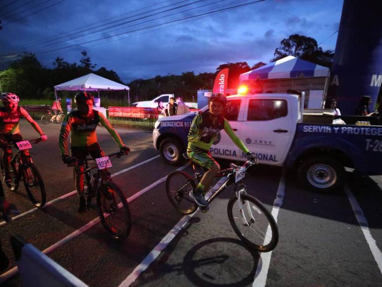 Juventud y tercera edad viven la adrenalina en la Vuelta Ciclística 2022 de EL HERALDO