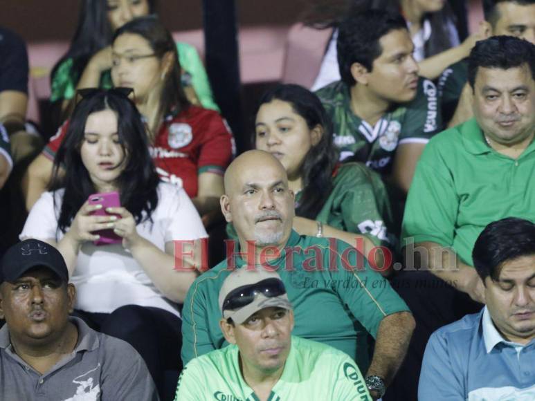 Hermosas chicas y afición disfrutando en familia: Así se vive el duelo entre Victoria y Marathón