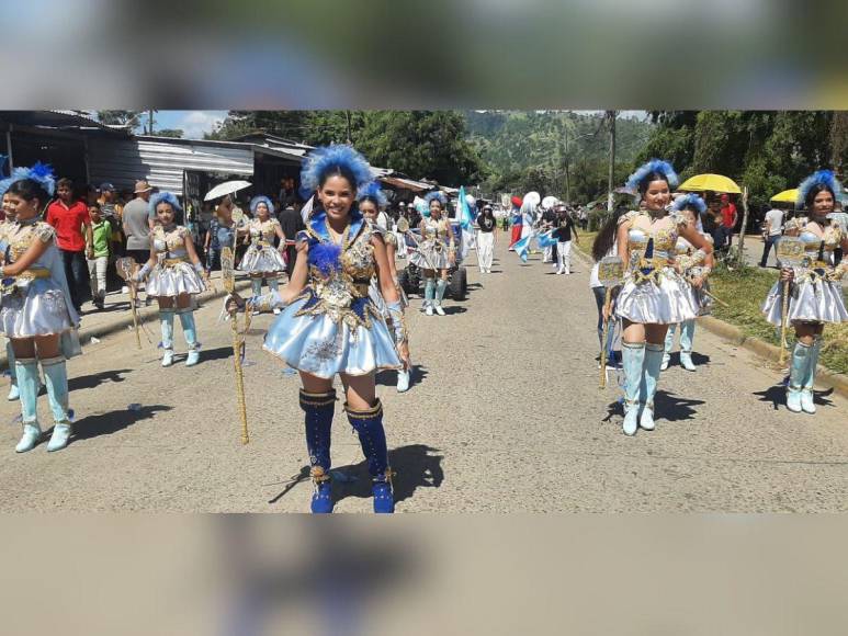 Los trajes más hermosos de las palillonas que desfilaron este 2023 en Honduras