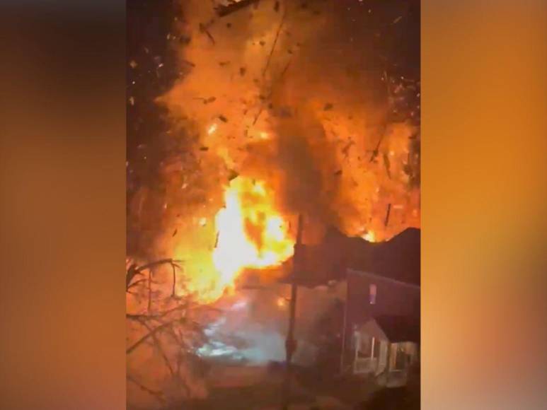 Así fue la explosión de una casa en Virginia, EUA, en pleno operativo
