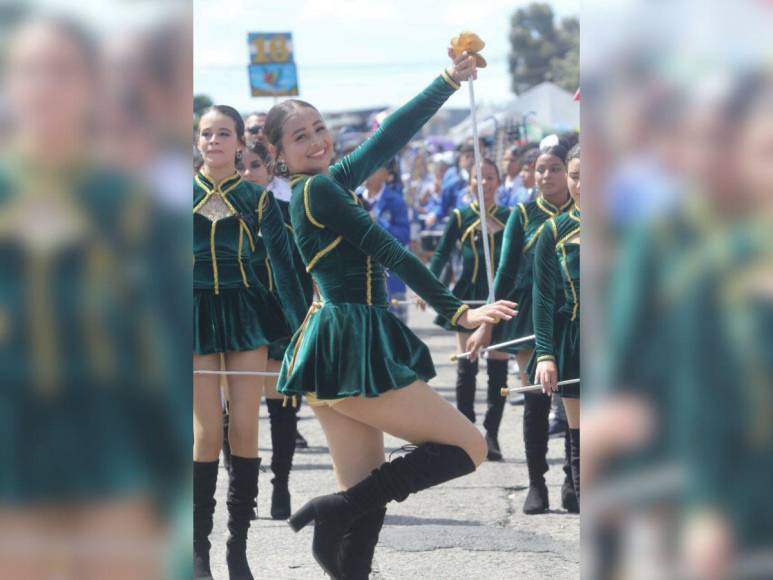 Alessa Villatoro, la hermosa palillona del Liceo Heiner Reyes que engalana los desfiles en Tegucigalpa