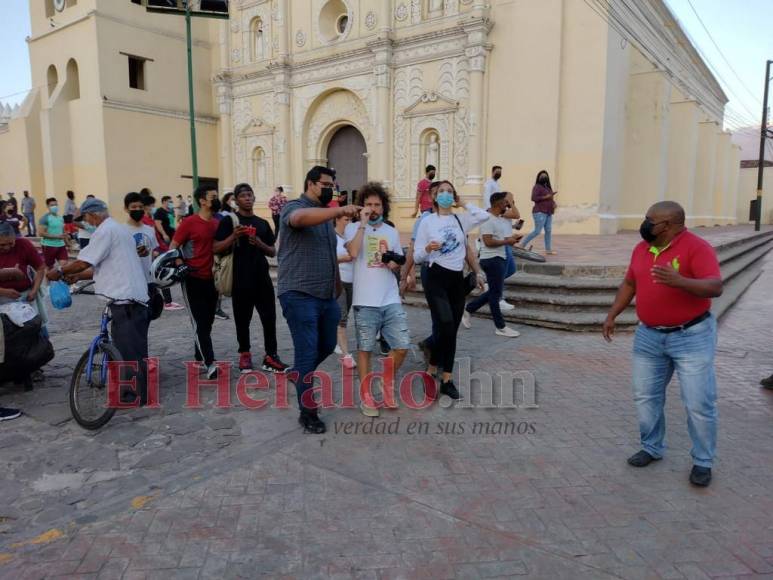 Luisito Comunica recorre Comayagua rodeado de fans (FOTOS)