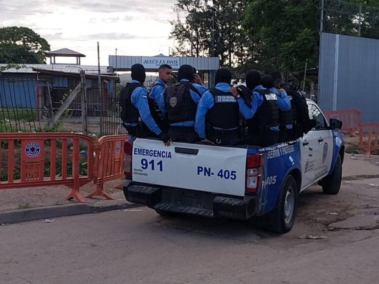 Familiares en espera de información: Así luce PNFAS un día después de la matanza