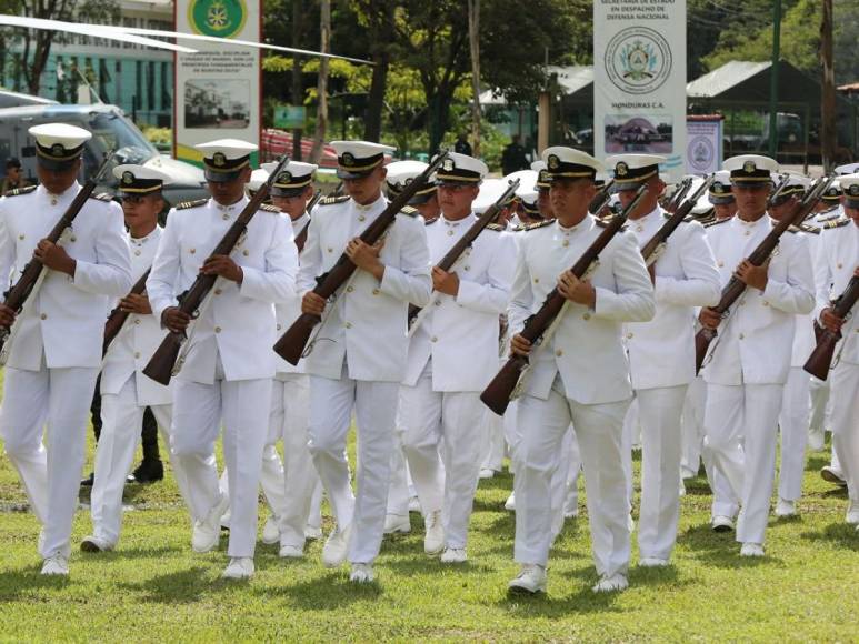 Conmemoran natalicio de Francisco Morazán con repaso a tropas en Día del Soldado hondureño