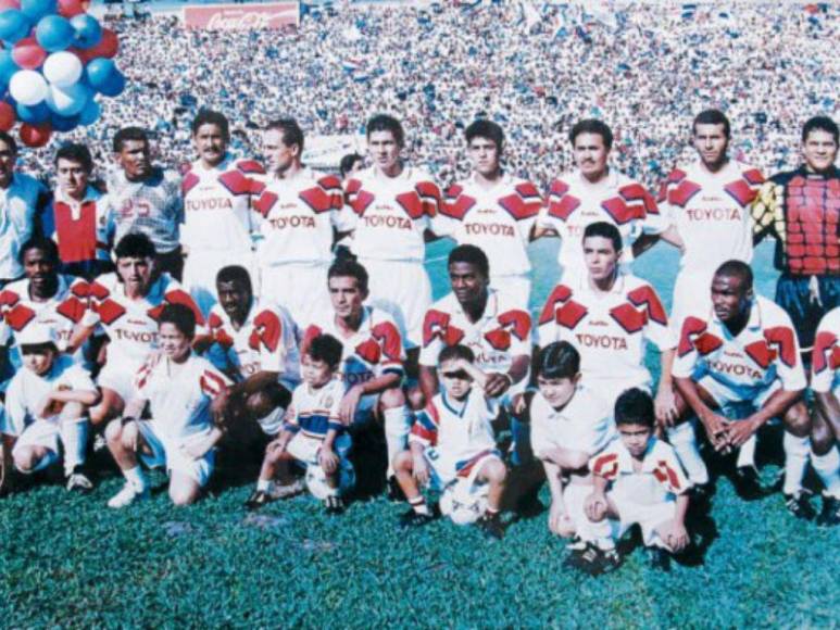 Exgoleador de Olimpia y Motagua, comentarista de deportes y entrenador: Así es la vida del uruguayo Álvaro Izquierdo