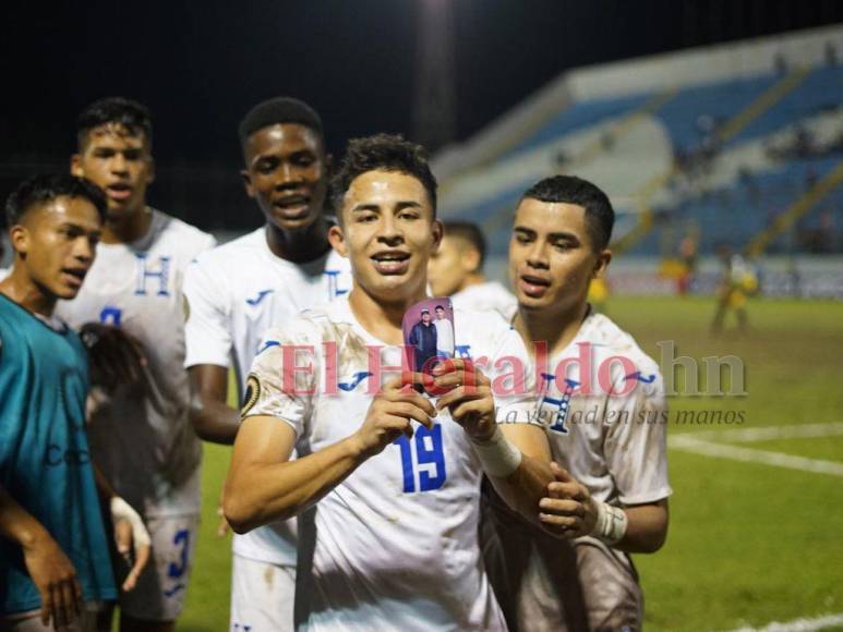 Incesante lluvia, fango y goleada: Así se vivió el triunfo de Honduras ante Jamaica