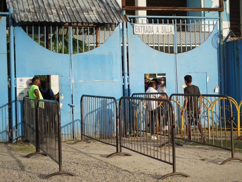 Poca afluencia en el estadio Olímpico dos días después de actos violentos que dejaron una niña muerta