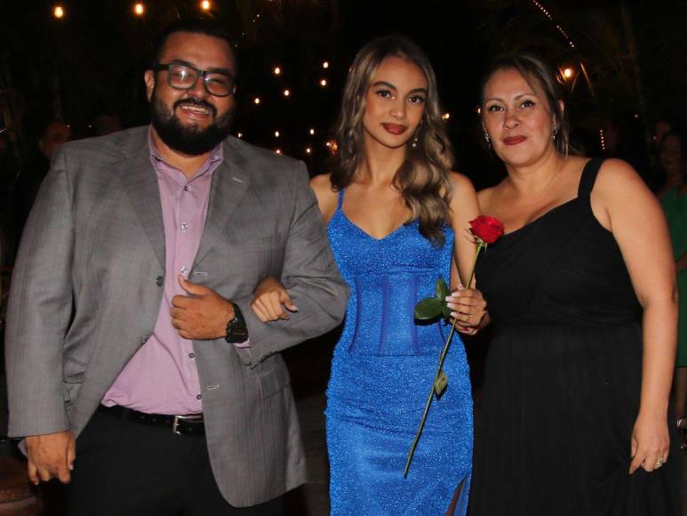 Prom Night 2024 de la Saint John’s Academy: Una noche de elegancia y triunfos