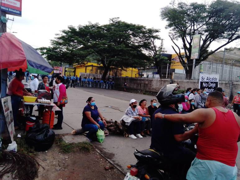 Toma de carretera al sur de la capital provoca caos vehicular