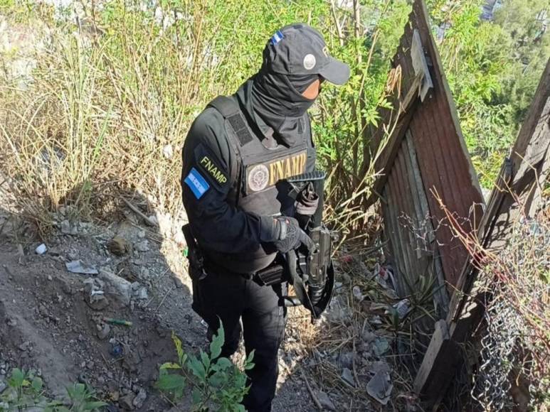 Imágenes del cementerio clandestino de la pandilla 18 hallado en la colonia La Esperanza