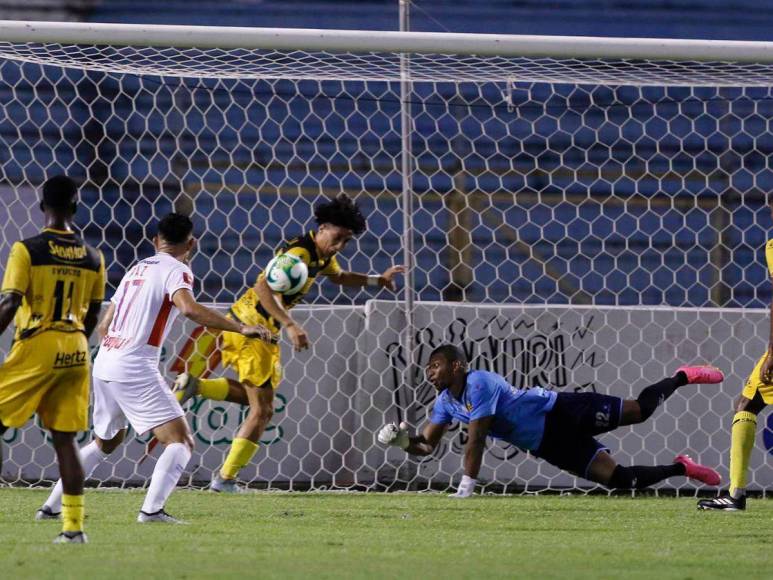 Lluvia de amarillas, polémica y crisis aurinegra: las imágenes del triunfo de Olimpia sobre Real España