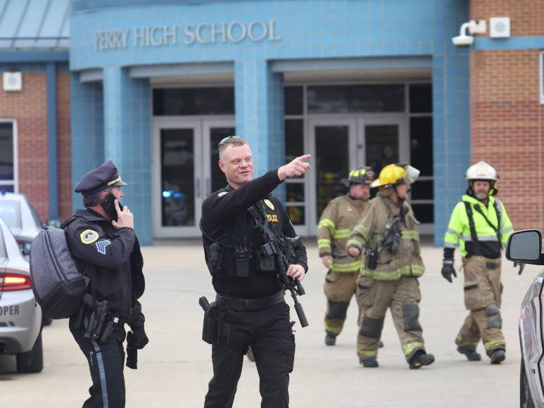 Qué se sabe del tiroteo en una escuela secundaria en Iowa