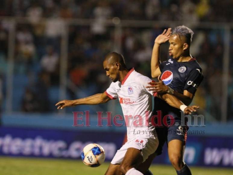 Zafarrancho, polémica y un emotivo saludo: Las imágenes que dejó el Motagua-Olimpia