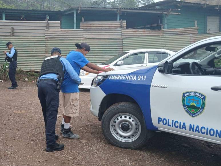 Las imágenes de la tardía intervención en la colonia Mirador de Oriente tras crimen de jóvenes